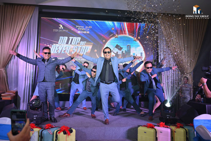 to-chuc-tiec-tat-nien-2025