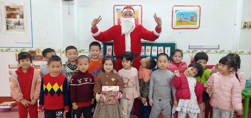 dịch-vu -ong-gia-noel-giao-qua-tan-nha